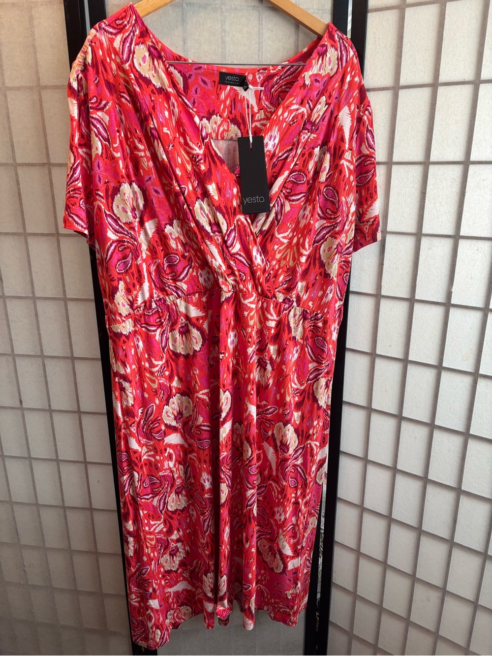 YESTA The Netherlands NWT Coral Floral V-Neck Flowy Short Sleeve Dress